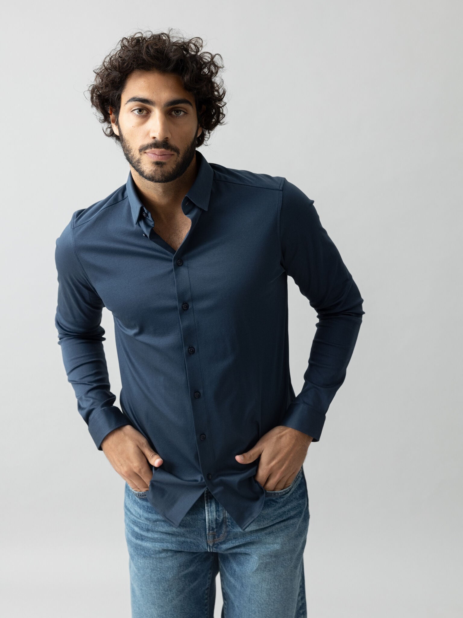 Modelshot / Navy / Detail